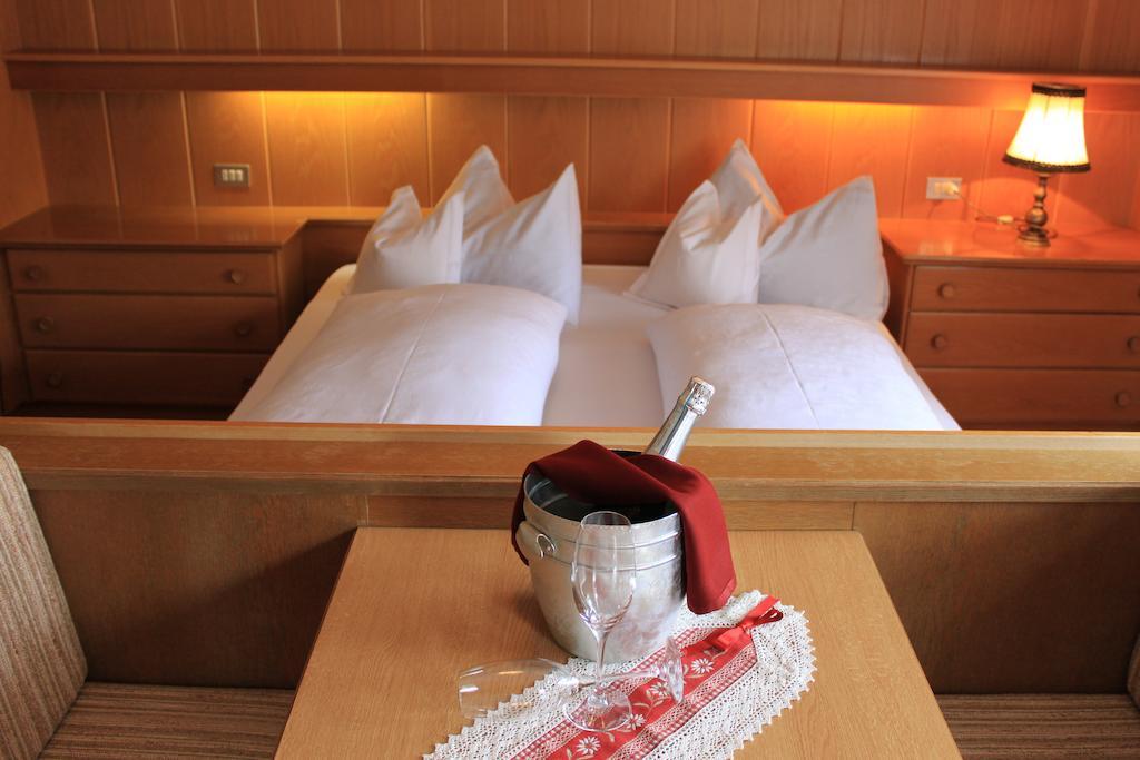 Albergo Alisander Corvara In Badia Habitación foto